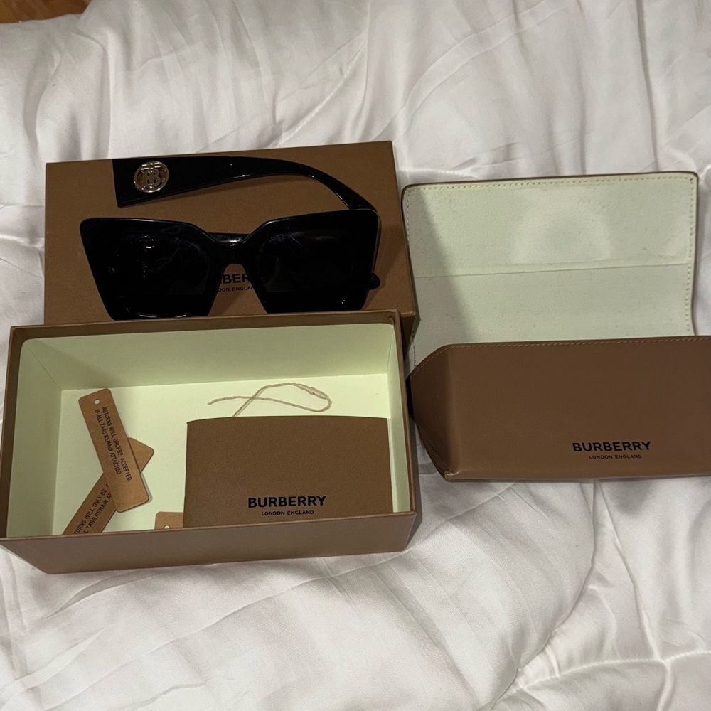 Burberry Black Cat-Eye Sunglasses with Brown Case